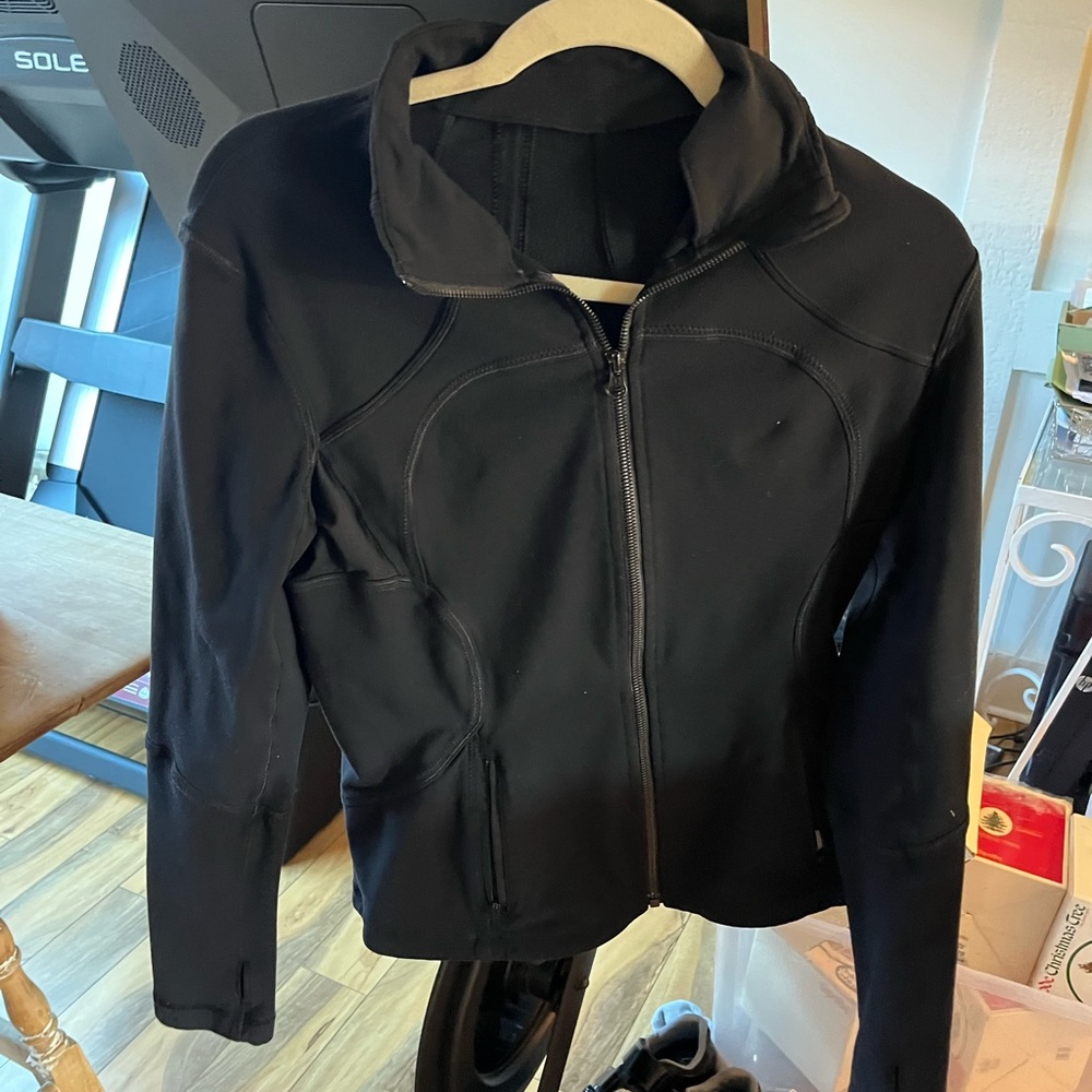 Lululemon women’s black jacket. Size 12 lightly worn.